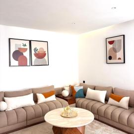 Spacious, Stylish & Comfy Retreat - Close to Beach