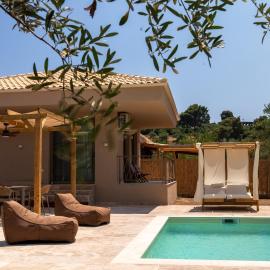 Terra Elea Luxury Pool Suite Aura, hotel v destinácii Nikiti