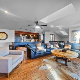208 Tenderfoot - 5BR Luxury View Home with Hot Tub & Pool Table