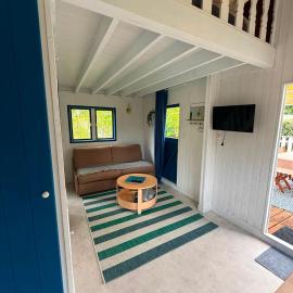 La Cabane du Pti' Bonheur – hotel w mieście Saint-Coulomb