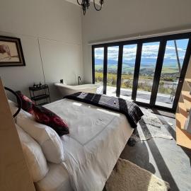 Barber's Trail Lodge - Modern Comfort, Wild Beauty, hotel in Hartebeesrivier