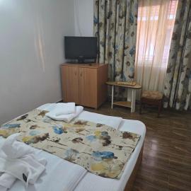 La Camuflaj 2 Mai, hotel sa 2 Mai