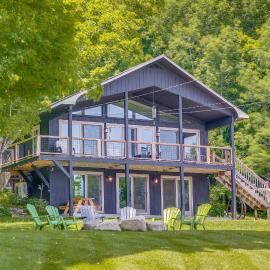 Seymour Lake Across St! Scenic Home w/ Hot Tub, hotel v destinácii Morgan
