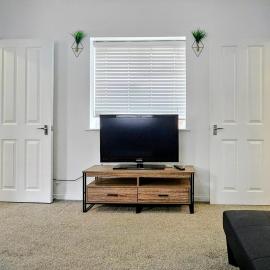 Stylish Central Watford Stay 5 Mins to Station, hotel in Watford