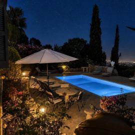 Garden Of Eden - 3 Bedroom Private Bungalow With Pool, hotel i Pafos