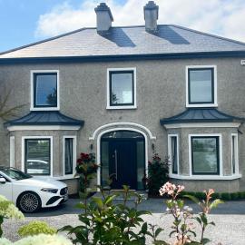 Lavally House, hotel em Gort