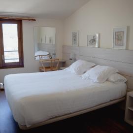 Hostal Bertran, hotel in Salás de Pallás