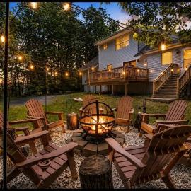Lake Access & Private Hot Tub at Poconos Home!, Hotel in White Haven