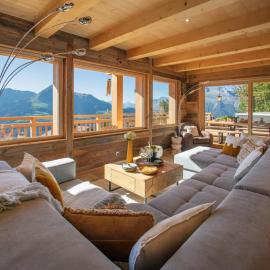 Chalet Serbijanka Alpine Retreat with Hammam Sauna and Jacuzzi for 14 Gueststs, hotell i Manigod
