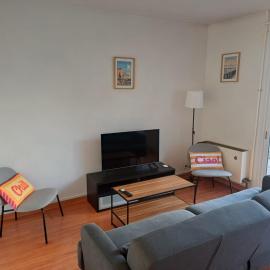 Maison 5 chambres avec jardins proche Nantes, hotelli kohteessa Carquefou