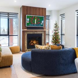 SKåL - Alpine View Near Casino, Village Shuttle, Golf & More, hotel i Mont-Tremblant