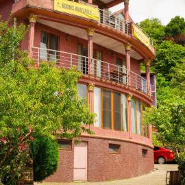 Villa House European, готель у Сарпі
