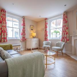 Cosy Three Bedrooom Market Town Retreat, Dog Walks & Country Pubs, hotel in Winslow