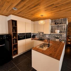 VinOli Holiday Home, hôtel à Alveringem