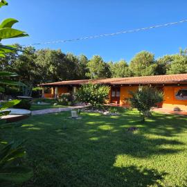 Bungalow Coronas, hotel a Bonorva