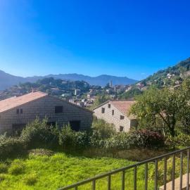 Maison de village avec vue, Hotel in Levie