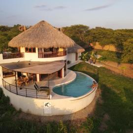 Villa Espirales, quiet seaside with pool