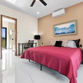 Habitacion independiente baño privado seguridad24h para relajarse o trabajar, מלון בבוסריאס