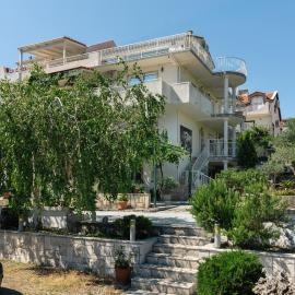 Garden Apartments Lustica, hotell i Radovići