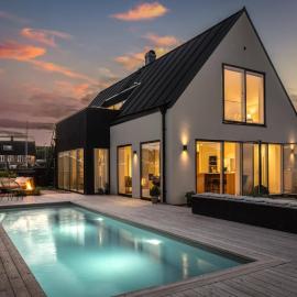 Seaside villa with pool, hotel di Simrishamn