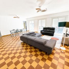Maison 4 Chambres 3mn de la Plage - Parking Privatif 3 Places, hotel in Valras-Plage