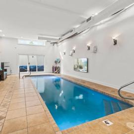 5 bdrm - Heated Indoor Pool - Roof Top Deck