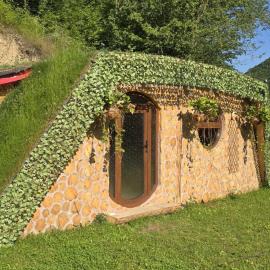 lazy trout house, hotel in Criva