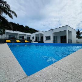 Appart neuf climatisé, piscine Nosy be