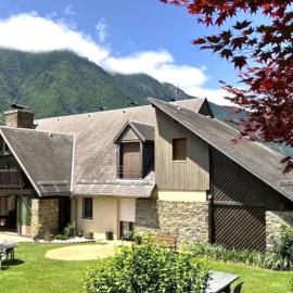 Vaste demeure pour un super séjour à la montagne, hotel in Juzet-de-Luchon