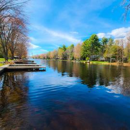 Gravenhurst में, होटल Washago Waterfront Hot Tub, Sauna, Trails, Fish