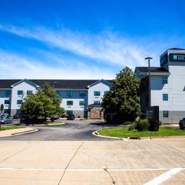 MainStay Suites Chicago Hillside, מלון בהילסייד