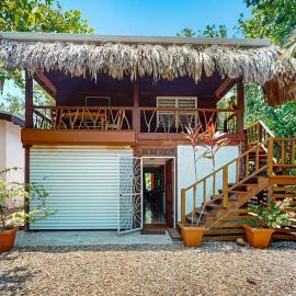 Bungalow Bobo, hotell i Placencia Village