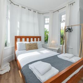 Bright Cosy Studio Prime Location Central Caversham - Pass the Keys
