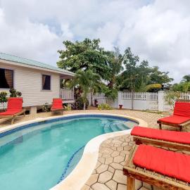 Blue Marlin at Latitude Adjustment -Gold Standard Certified, hotel in Hopkins