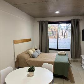 Bnb loft XlV - Pasos Bv oroño y Av pellegrini, hotel v destinácii Rosario