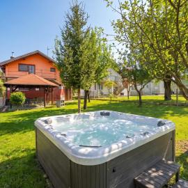 House Pepica with Jacuzzi in Zagorje - Happy Rentals