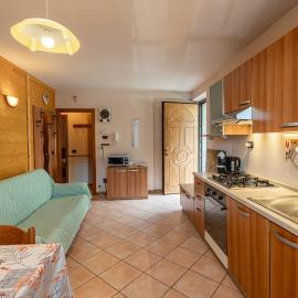 Il Giardino delle Dolomiti Apartment & Free Park، فندق في بينزولو