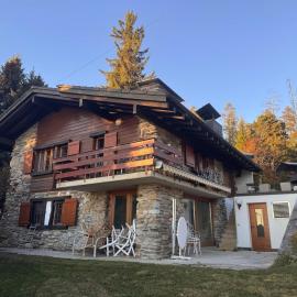 Chalet Ruisseaux - Havre de paix à Crans-Montana, hotel u gradu Icogne