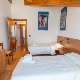 Dolomiti Ski & Green Lodge Apartment & Free Park, hotel di Pinzolo