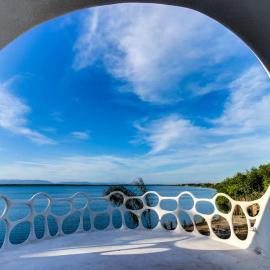 Shark Studio Retreat at Swan Villas - Gold Standard Certified, hotel din Maya Beach