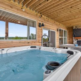 Branson 4BR Retreat w pools, pickleball and view, hotel Bransonban