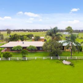 Hunter Valley 2 x Homes Pets Heated Pool