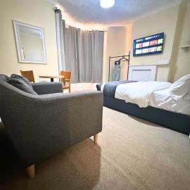 Chatham Home for 4 contractor friendly & travellers, hotel in Chatham