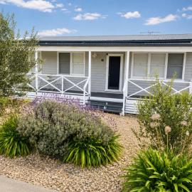 Ahoy Family Beach Escape, hotel in Portarlington