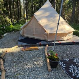 Willowbank Bell Tent, hotel in Golden
