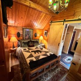 The Raven, hotel u gradu 'Cosby'