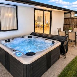 Modern 4BR Stay with Large Living Area in Hornby