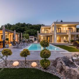 Countryside family villa with pool Zmina