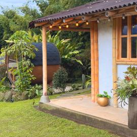 Manzanito - Cabaña de Guadua Privada con Sauna, hotel in Filandia