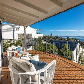 Hibiscus Hideaway - Sea Views in Palm Beach, hotel in Waiheke Island